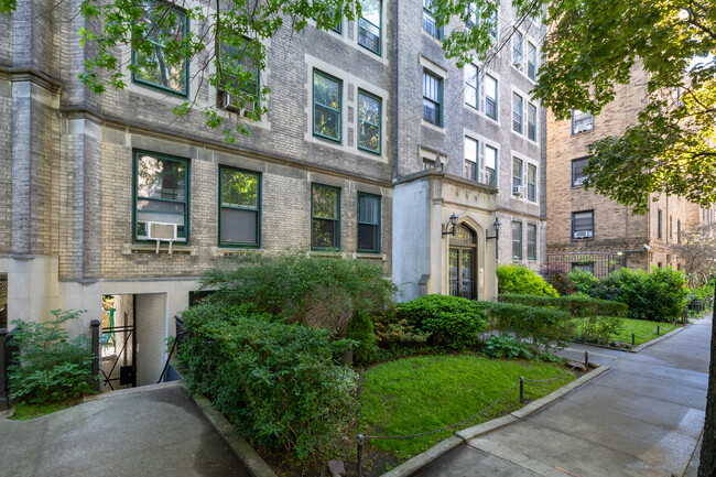 3555 80th St in Jackson Heights, NY - Building Photo - Building Photo