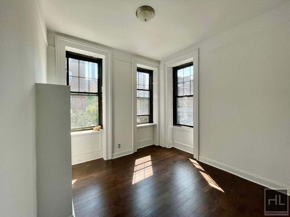 LEXINGTON AVENUE in New York, NY - Building Photo