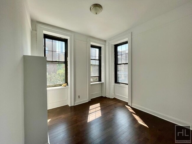 985 Lexington Ave