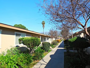 Garden Square Apartments in Fresno, CA - Foto de edificio - Building Photo