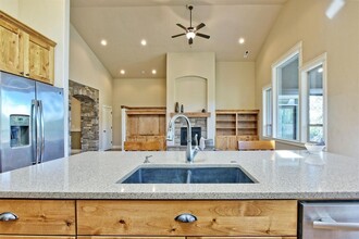 3625 Camina Dr in Medford, OR - Building Photo - Building Photo