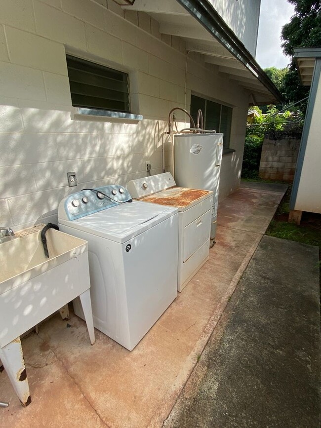 2345 Anini Pl in Pearl City, HI - Building Photo - Building Photo
