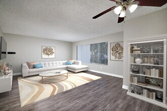 Mission Arbor Apartments in San Diego, CA - Foto de edificio - Building Photo