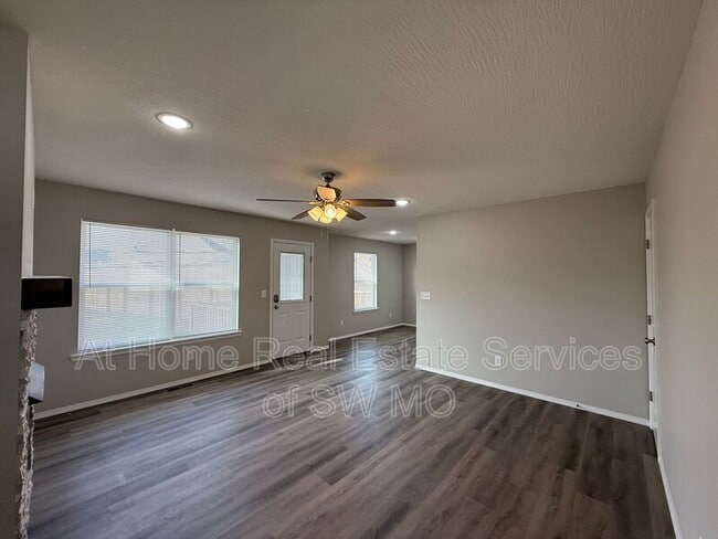 820 E Watermill Cir in Ozark, MO - Building Photo - Building Photo