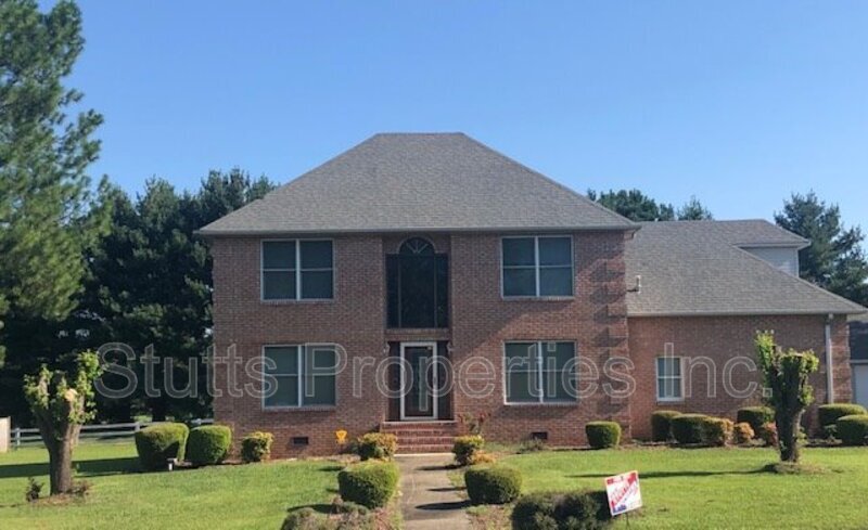 202 Cordelia Way in Florence, AL - Foto de edificio