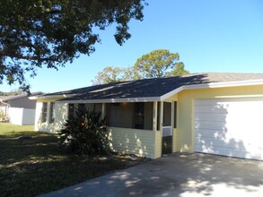 1440 Coronet Dr in Deltona, FL - Building Photo - Building Photo