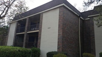 1855 Poplar Woods Cir E in Germantown, TN - Building Photo