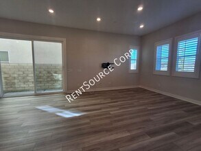 27231 W Coyote Bush Ct in Valencia, CA - Building Photo - Building Photo