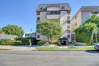 144 N Wetherly Dr, Unit 144 N. WETHERLY APARTMENT in West Hollywood, CA - Building Photo - Building Photo
