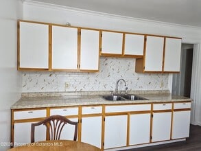 109 Salem Ave, Unit 2fl in Carbondale, PA - Building Photo - Building Photo