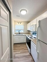102-124 Asbury Way in Maryville, TN - Foto de edificio - Building Photo