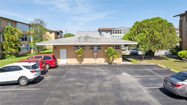 140 Royal Palm Rd in Hialeah Gardens, FL - Building Photo - Building Photo