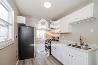 823 W Bartlett Ct in Peoria, IL - Building Photo - Building Photo