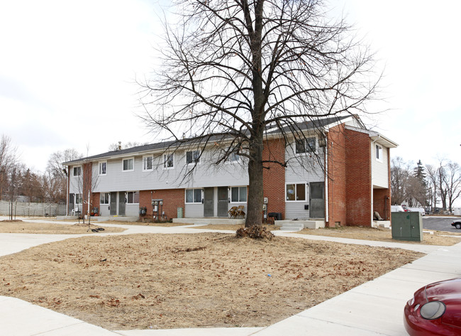 Paradise Manor Apartments in Ypsilanti, MI - Building Photo - Building Photo