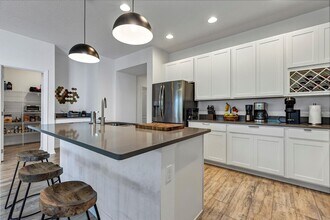 2163 Bay Line Rd in Oakland, FL - Building Photo - Building Photo