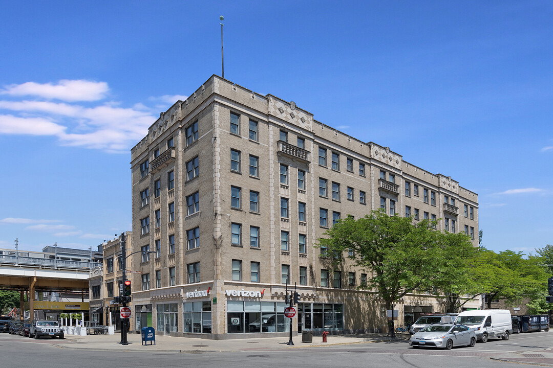 1650 W Roscoe St in Chicago, IL - Building Photo