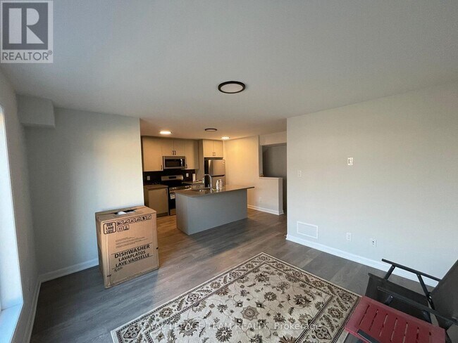 801 Glenroy Gilbert Dr in Ottawa, ON - Building Photo - Building Photo