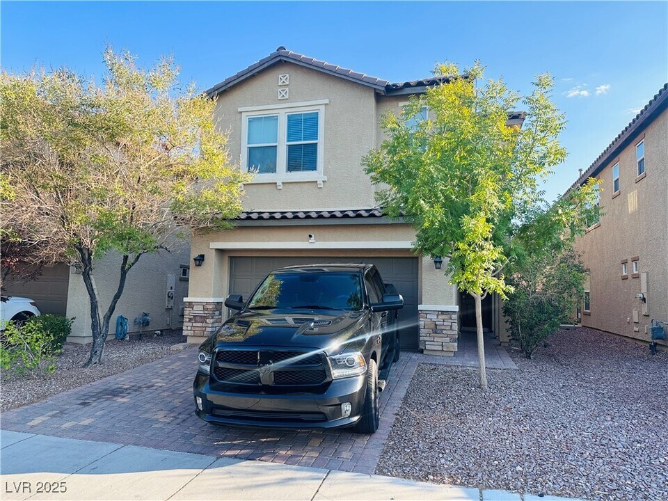 945 Spiracle Ave in Henderson, NV - Building Photo