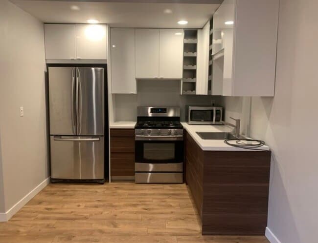 368 Pershing Dr, Unit 1 in Playa Del Rey, CA - Foto de edificio - Building Photo