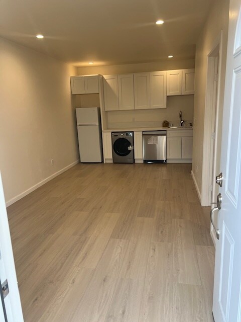 8431 Denise Ln in West Hills, CA - Foto de edificio