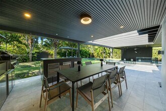 10618 NE 11th Ct in Miami Shores, FL - Building Photo - Building Photo