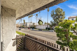 Woodman Apartments in Van Nuys, CA - Building Photo - Interior Photo