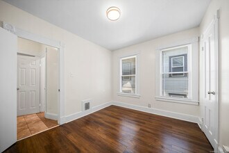 217 Woodlawn Terrace in Waterbury, CT - Foto de edificio - Building Photo