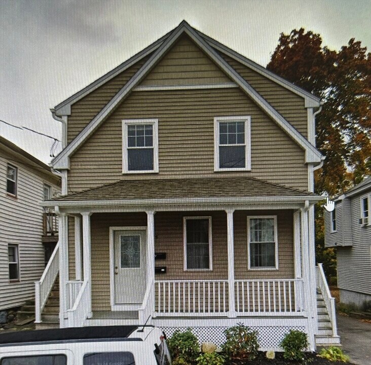 24 Water St in Milford, MA - Building Photo