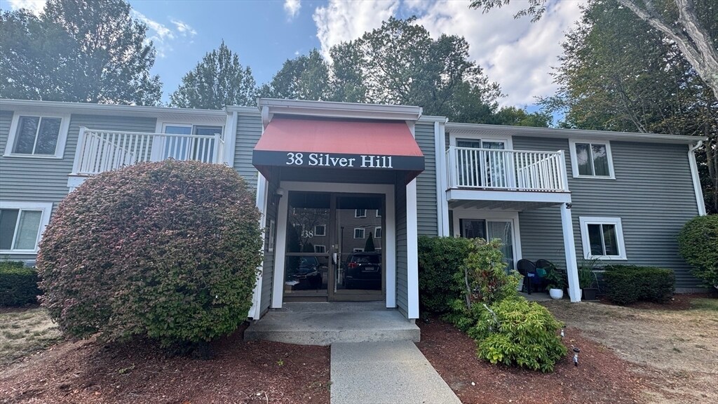 38 Silver Hill Ln in Natick, MA - Building Photo