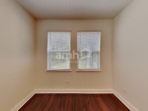 6301 Emerald Hls Wy in Wesley Chapel, FL - Foto de edificio - Building Photo