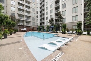 The Devon Four25 in Raleigh, NC - Building Photo