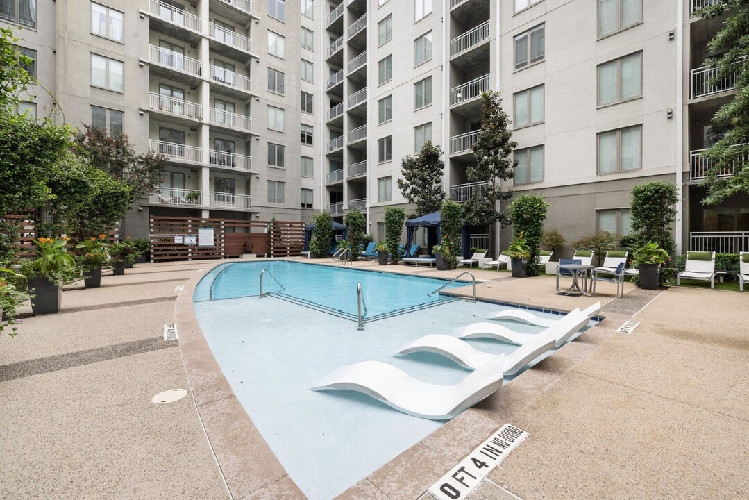 The Devon Four25 in Raleigh, NC - Foto de edificio