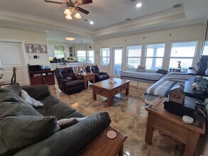 402 1/2 Avenue A in Dickinson, TX - Building Photo - Building Photo