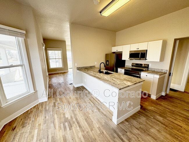 330 E Cache La Poudre St in Colorado Springs, CO - Foto de edificio - Building Photo