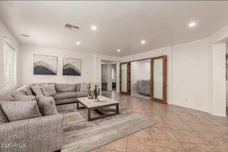 7242 W Donner Dr in Phoenix, AZ - Building Photo - Building Photo