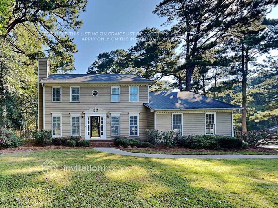 2536 Ashworth Lake Rd in Snellville, GA - Building Photo