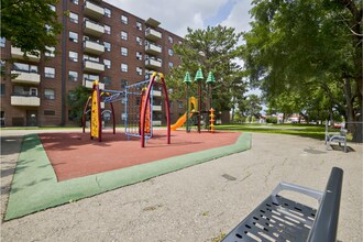 Morning Star Apartments in Mississauga, ON - Building Photo - Building Photo