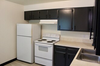 297 Main St W-Unit -Apt 4 in Monmouth, OR - Building Photo - Building Photo