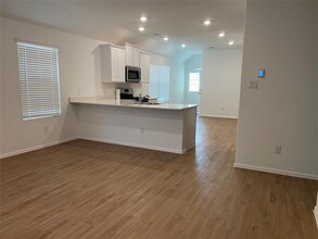 2010 Ballesteros St in Crosby, TX - Building Photo - Building Photo
