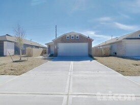 1314 Gamagrass Dr in Crosby, TX - Building Photo