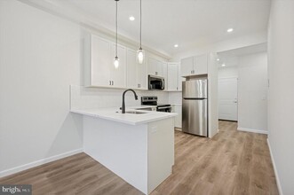 105 N 63rd St in Philadelphia, PA - Building Photo - Building Photo