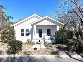 216 Singleton Ave in Sylvania, GA - Building Photo