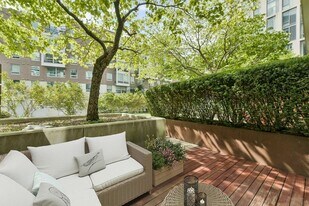 2 Earhart St in Cambridge, MA - Building Photo