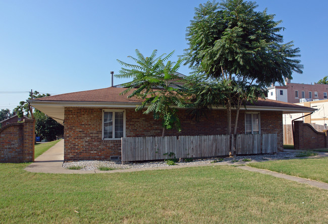 422 Elm St in Springfield, MO - Foto de edificio - Building Photo