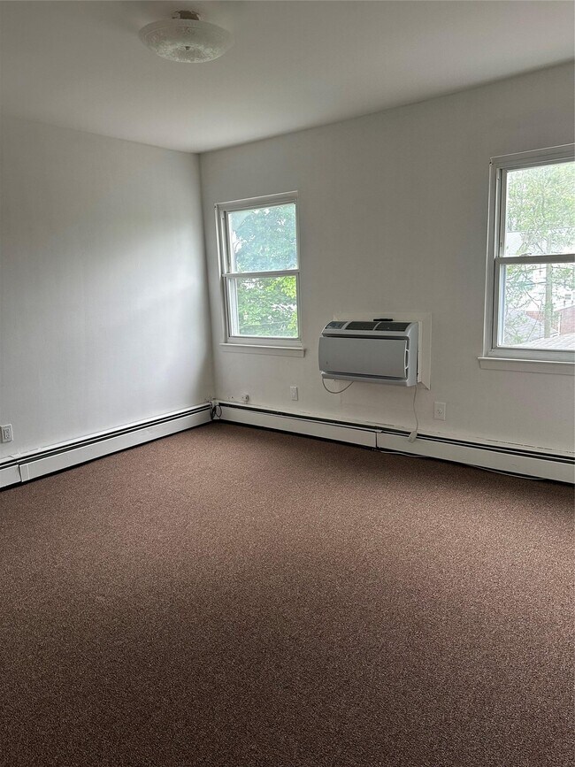 77-24 252nd St in Queens, NY - Building Photo - Building Photo