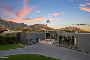 7223 N Black Rock Trail in Paradise Valley, AZ - Building Photo