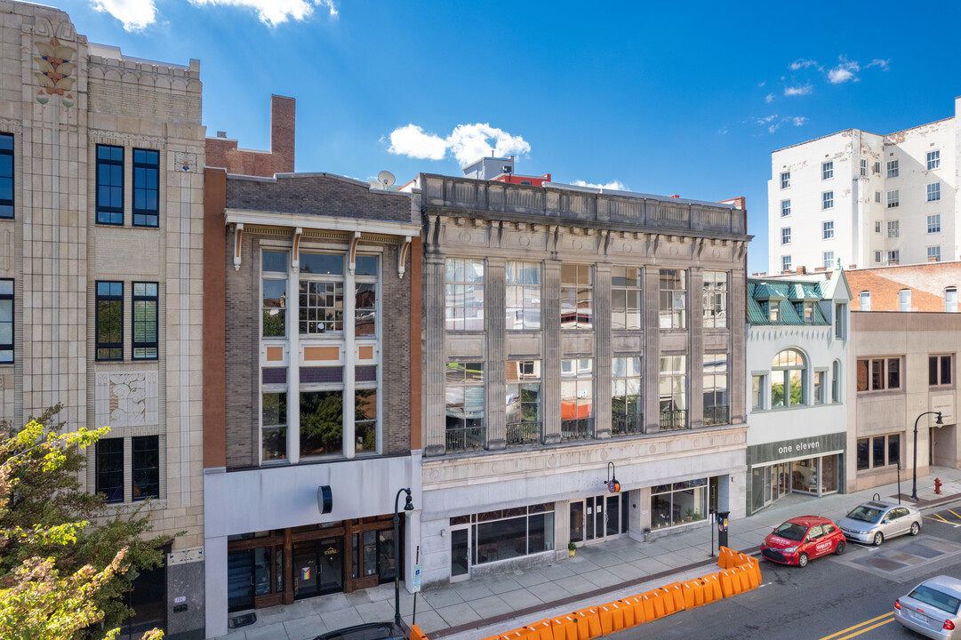 107-109 W Main St in Durham, NC - Building Photo