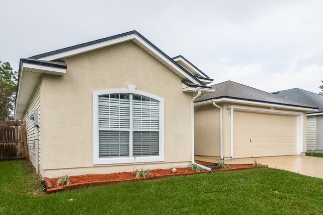 1824 Creekview Dr in Green Cove Springs, FL - Foto de edificio - Building Photo