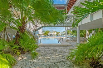 655 N Mashta Dr in Key Biscayne, FL - Building Photo - Building Photo