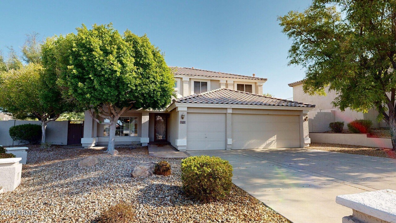 6434 W Honeysuckle Dr in Phoenix, AZ - Foto de edificio